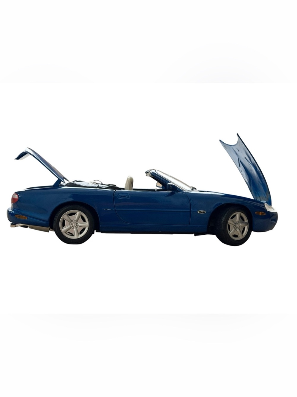 Metallic Blue Maisto Jaguar XK8 Convertible 1/18 Scale